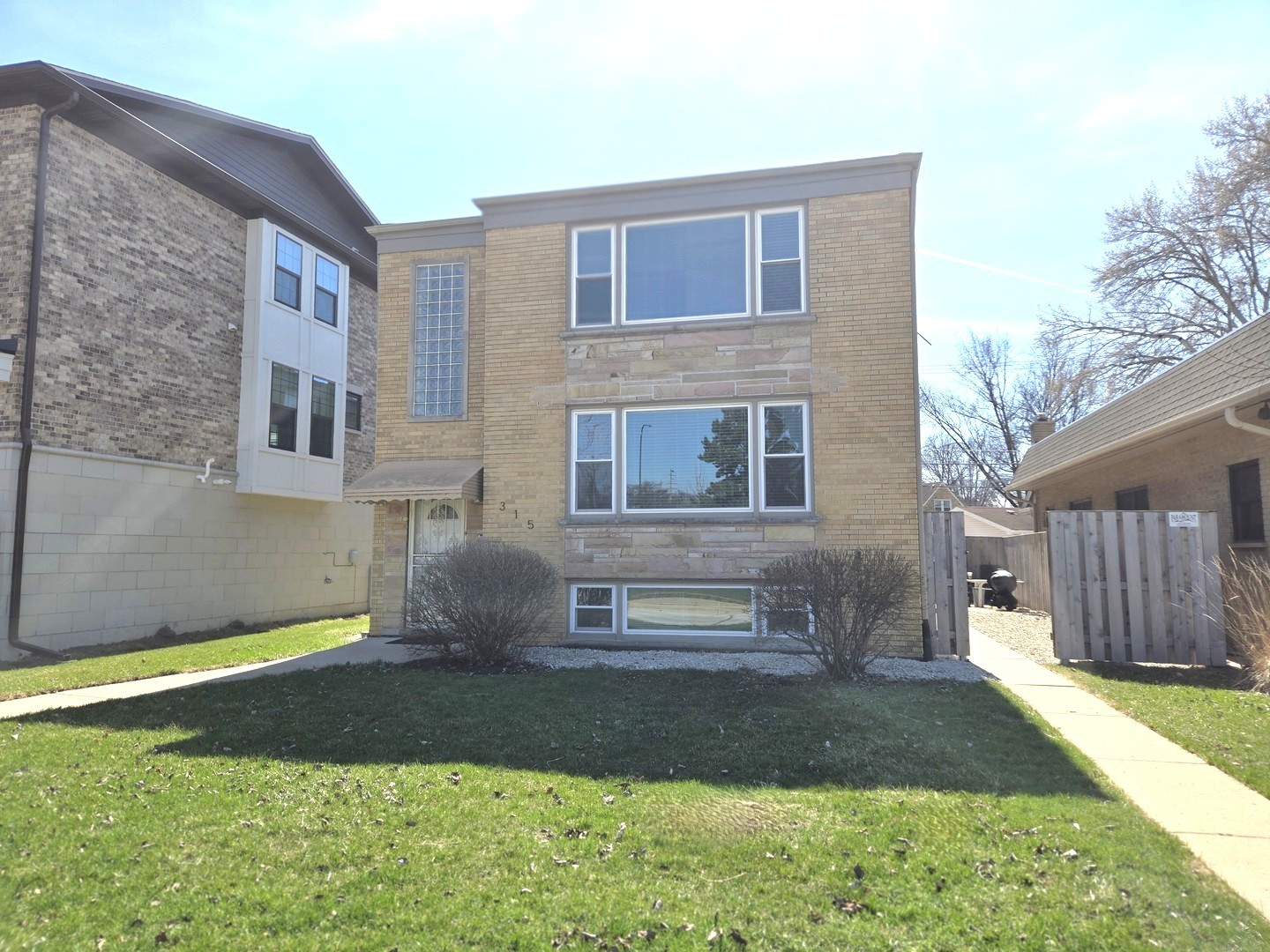 315 W PROSPECT Avenue #3, Mount Prospect, IL 60056