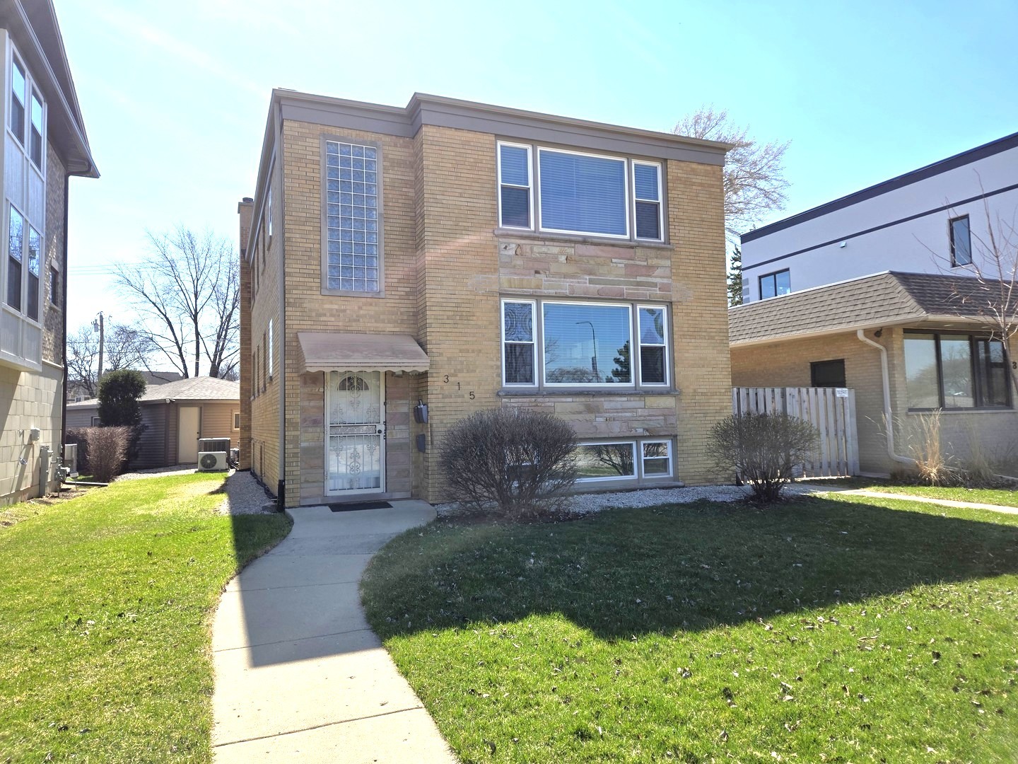 315 W PROSPECT Avenue #3, Mount Prospect, IL 60056