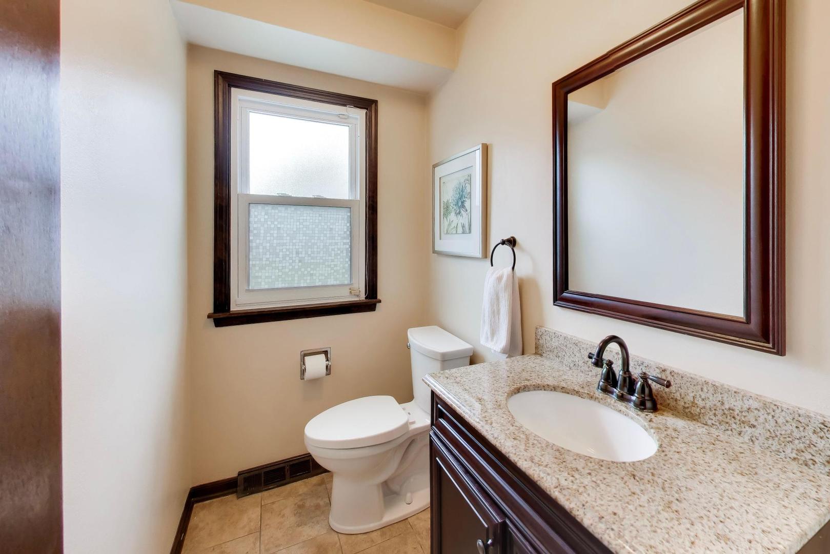 1028 S Beechwood Drive, Mount Prospect, IL 60056