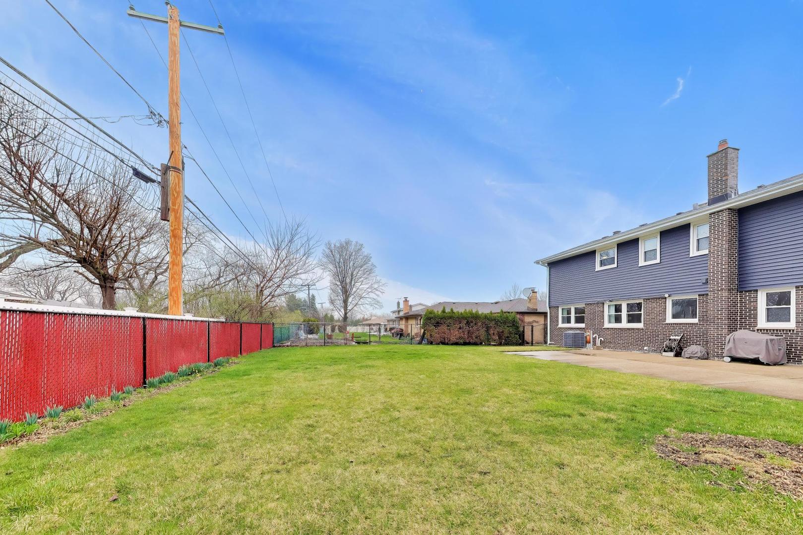 1028 S Beechwood Drive, Mount Prospect, IL 60056