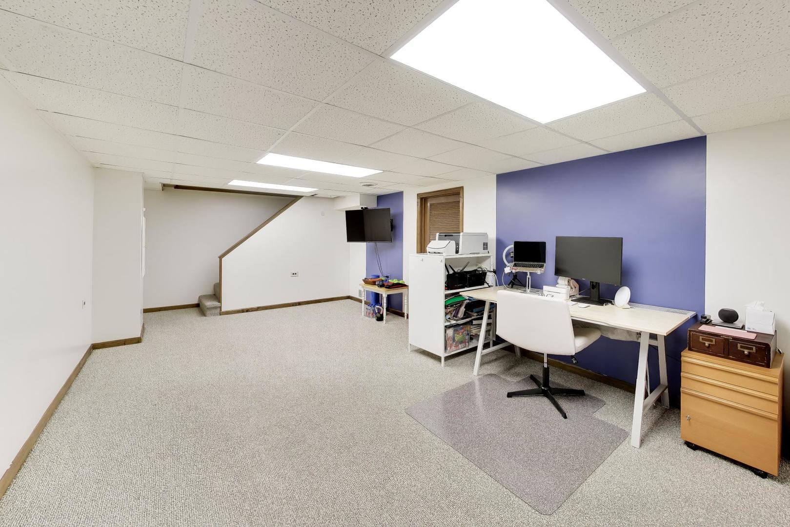 1028 S Beechwood Drive, Mount Prospect, IL 60056