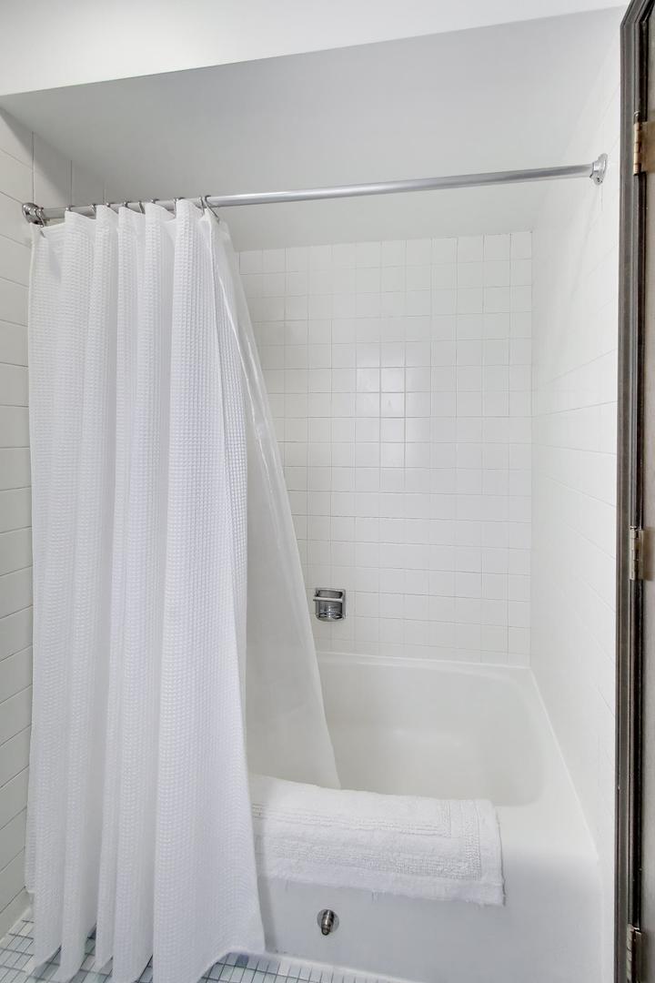 1028 S Beechwood Drive, Mount Prospect, IL 60056