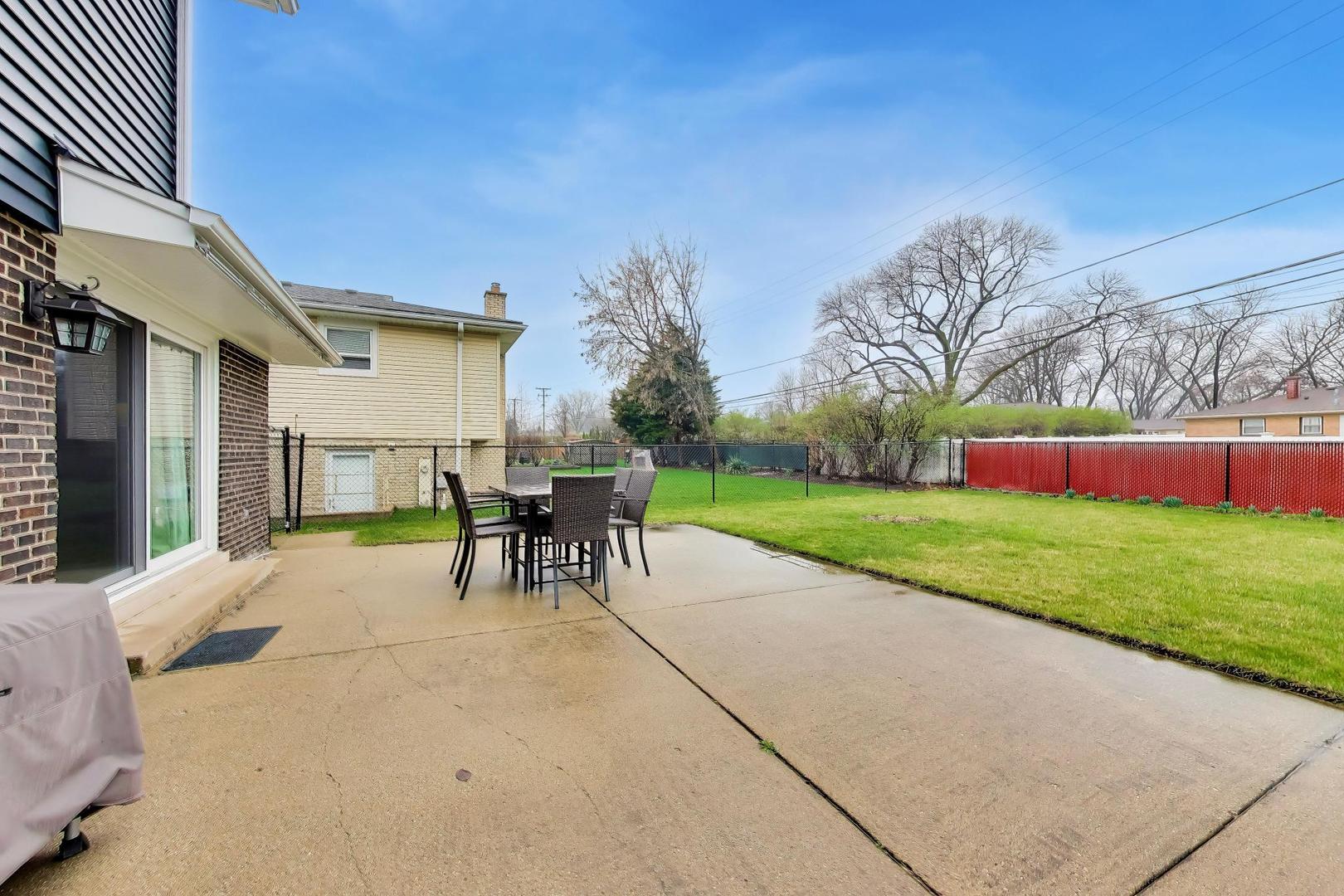 1028 S Beechwood Drive, Mount Prospect, IL 60056