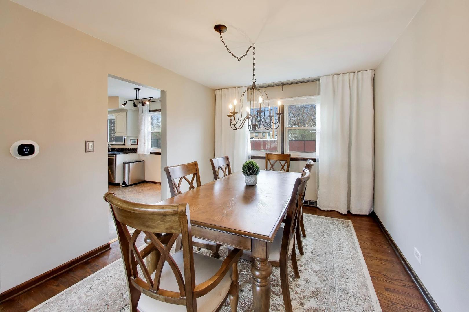 1028 S Beechwood Drive, Mount Prospect, IL 60056