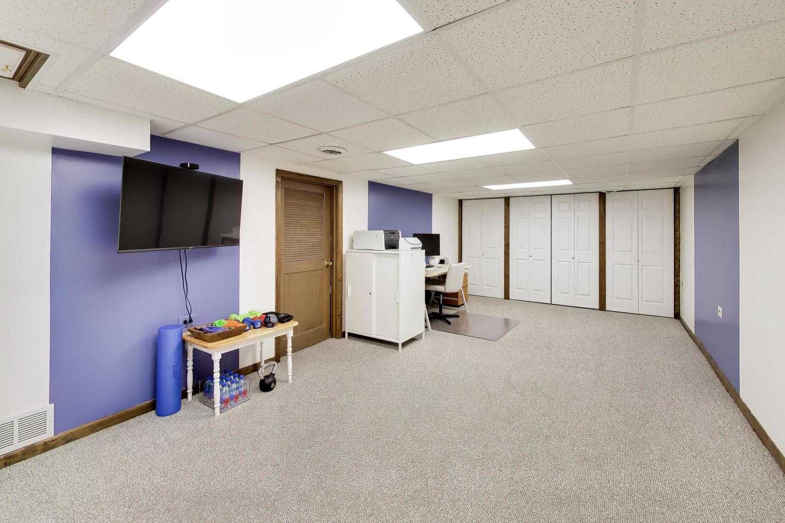 1028 S Beechwood Drive, Mount Prospect, IL 60056