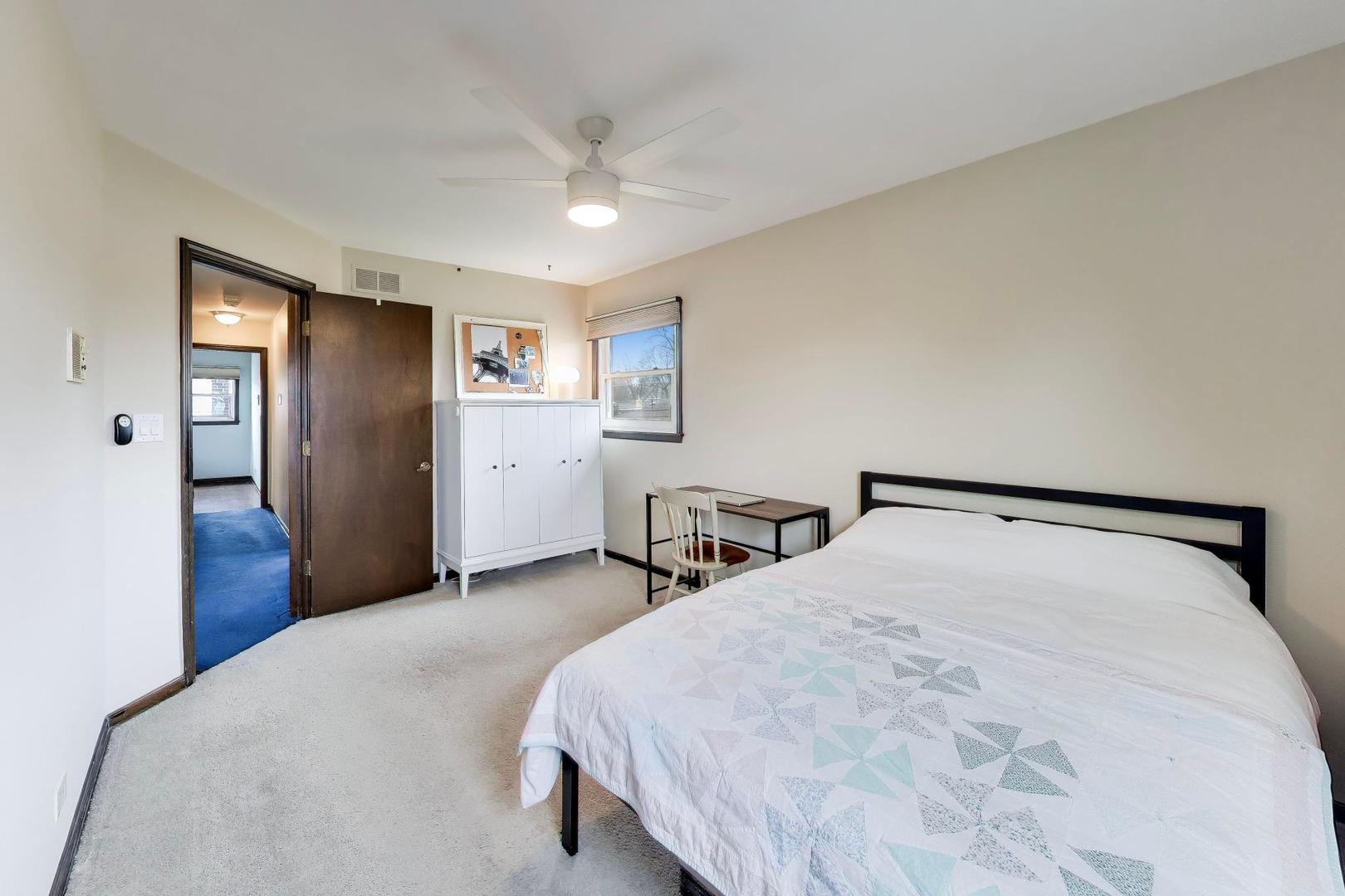 1028 S Beechwood Drive, Mount Prospect, IL 60056