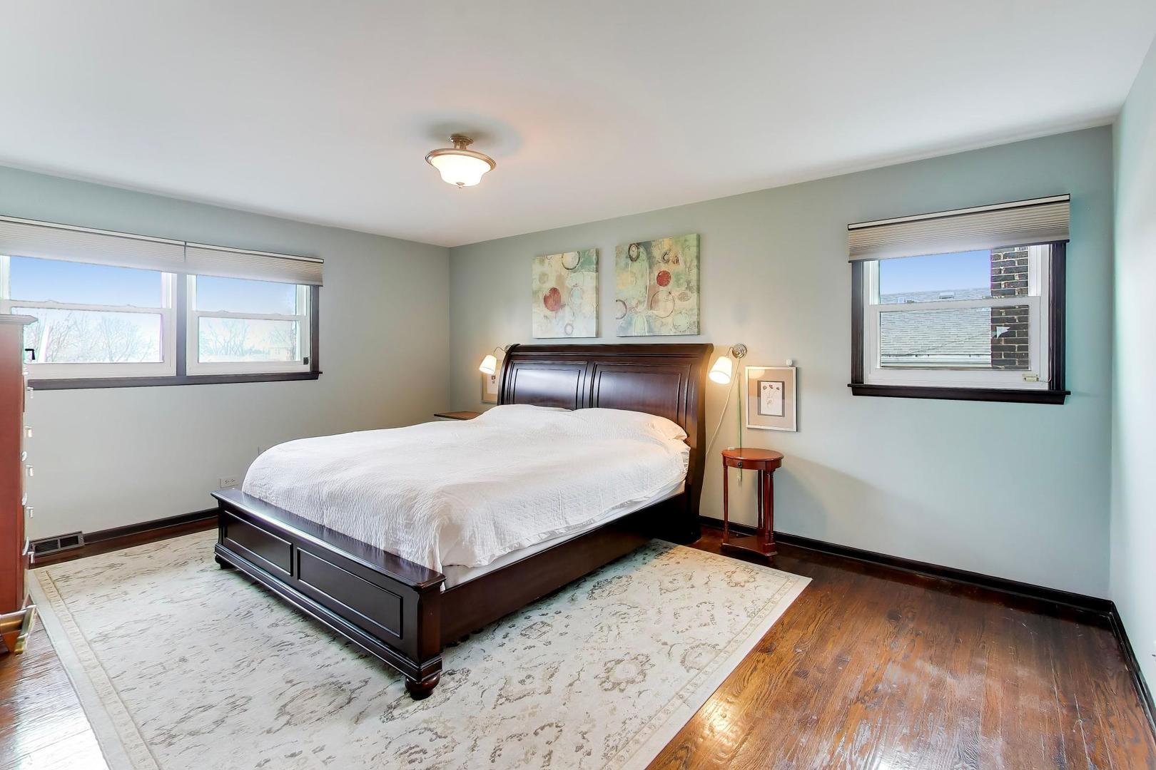 1028 S Beechwood Drive, Mount Prospect, IL 60056