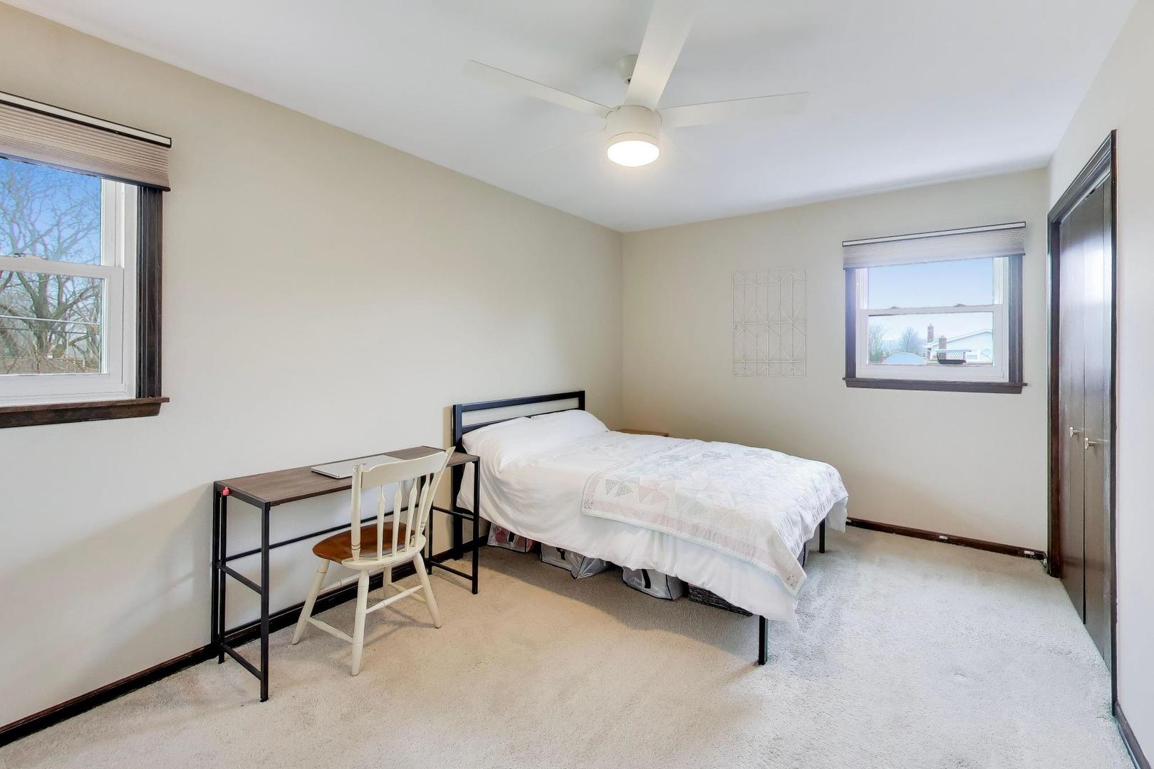 1028 S Beechwood Drive, Mount Prospect, IL 60056