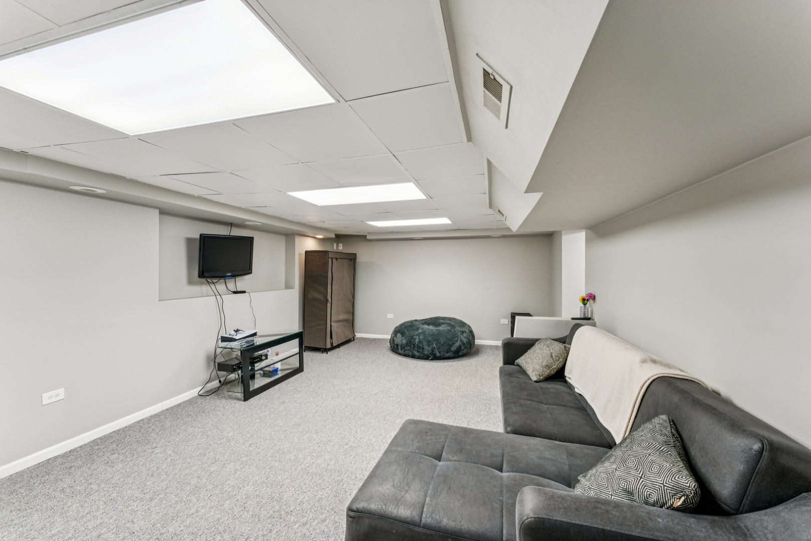 1426 W Sapphire Drive, Hoffman Estates, IL 60192