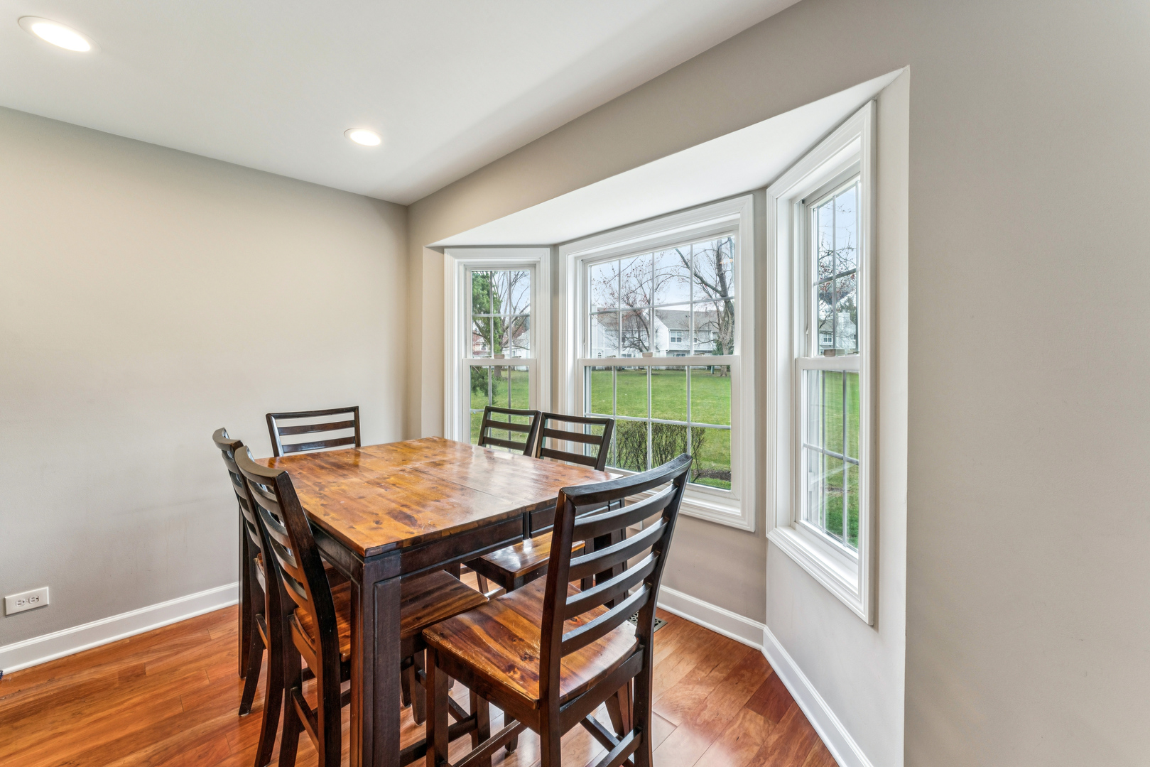 1426 W Sapphire Drive, Hoffman Estates, IL 60192