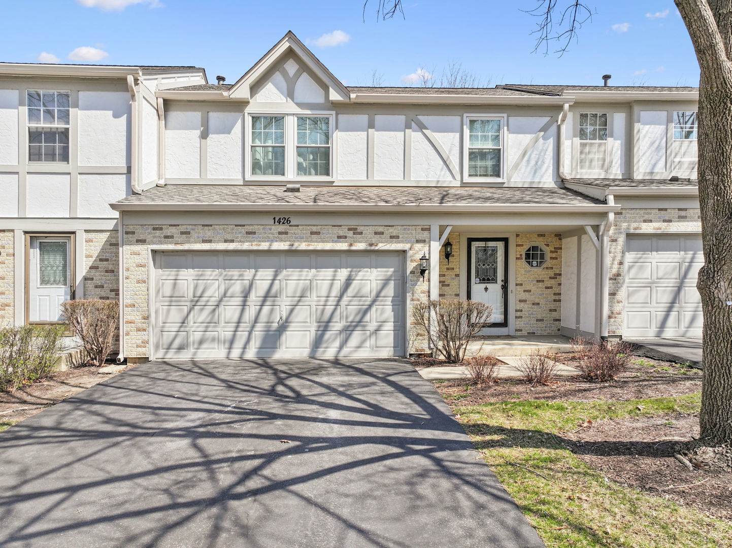 1426 W Sapphire Drive, Hoffman Estates, IL 60192