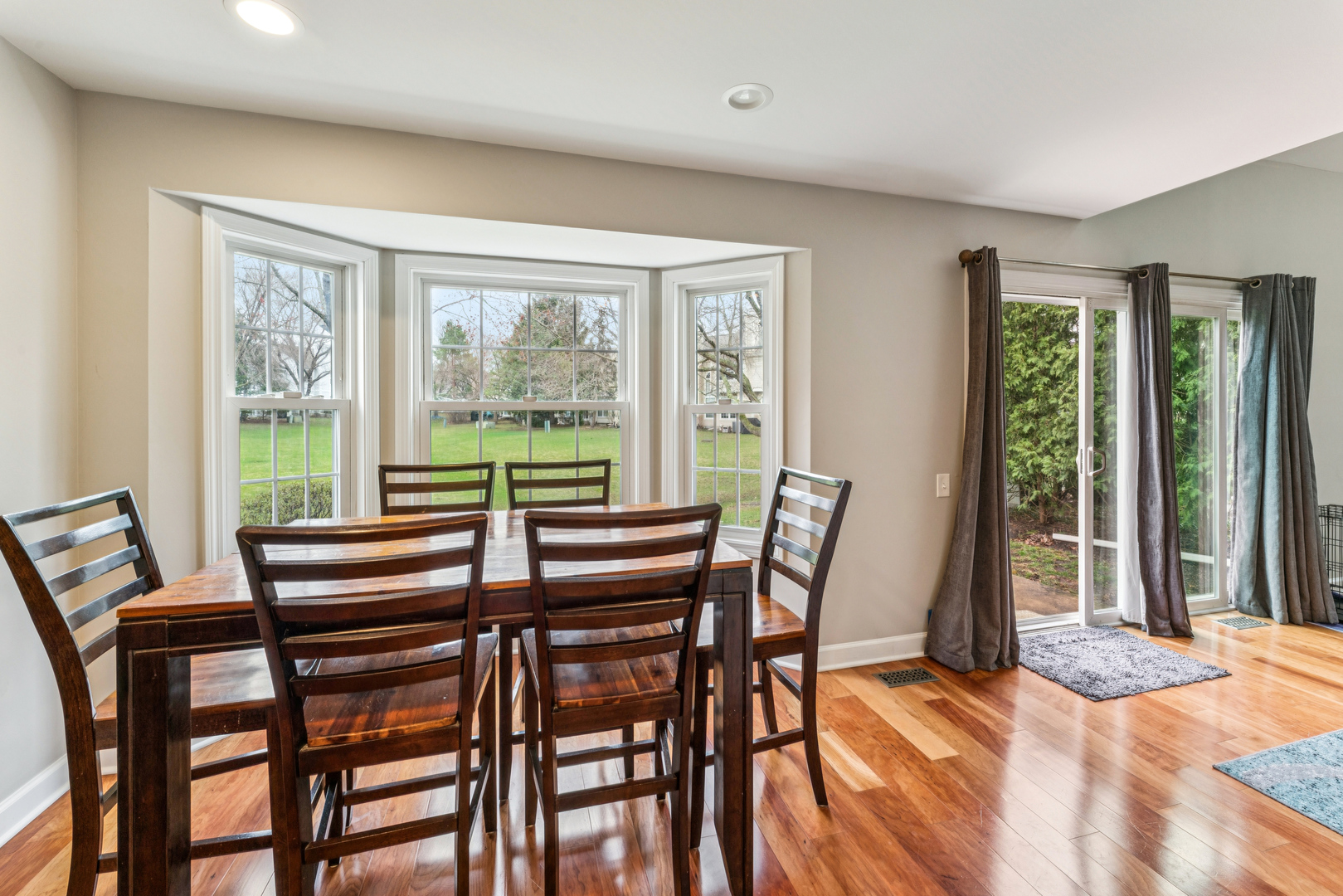 1426 W Sapphire Drive, Hoffman Estates, IL 60192