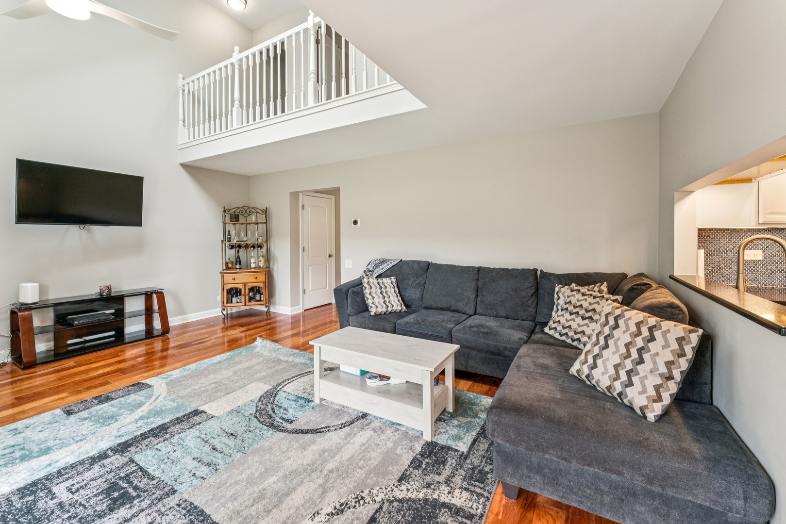 1426 W Sapphire Drive, Hoffman Estates, IL 60192