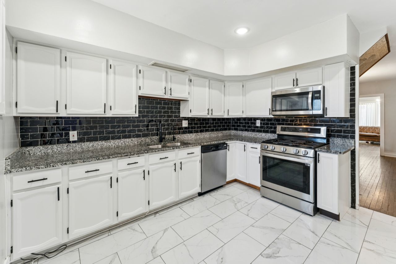 2547 Davisson Street, River Grove, IL 60171