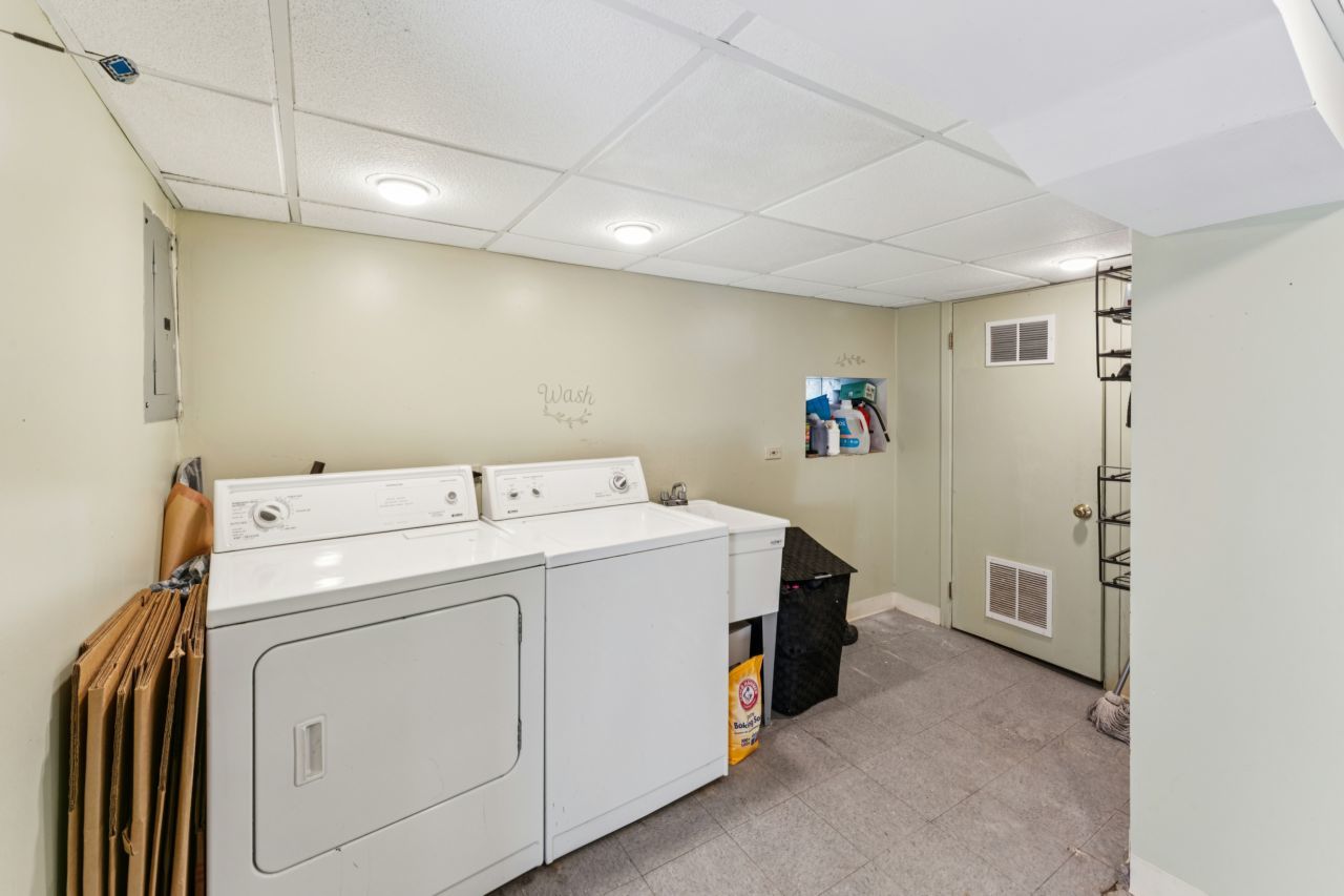 2547 Davisson Street, River Grove, IL 60171