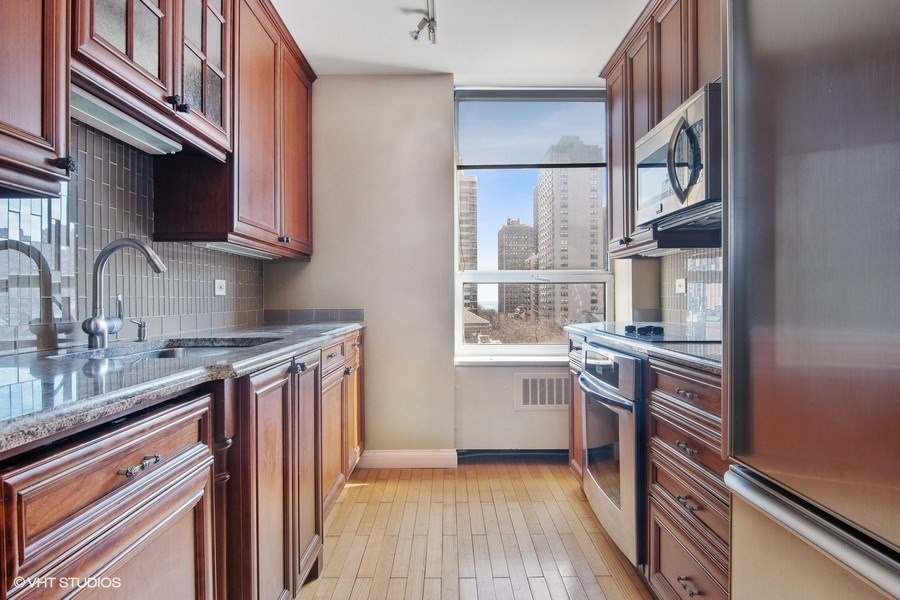 70 W Burton Place #805F, Chicago, IL 60610