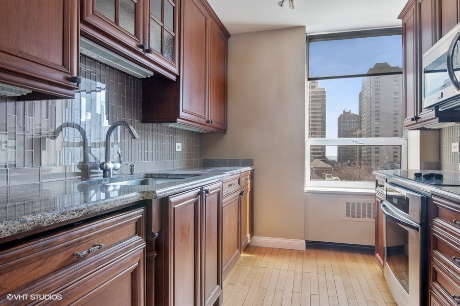 70 W Burton Place #805F, Chicago, IL 60610