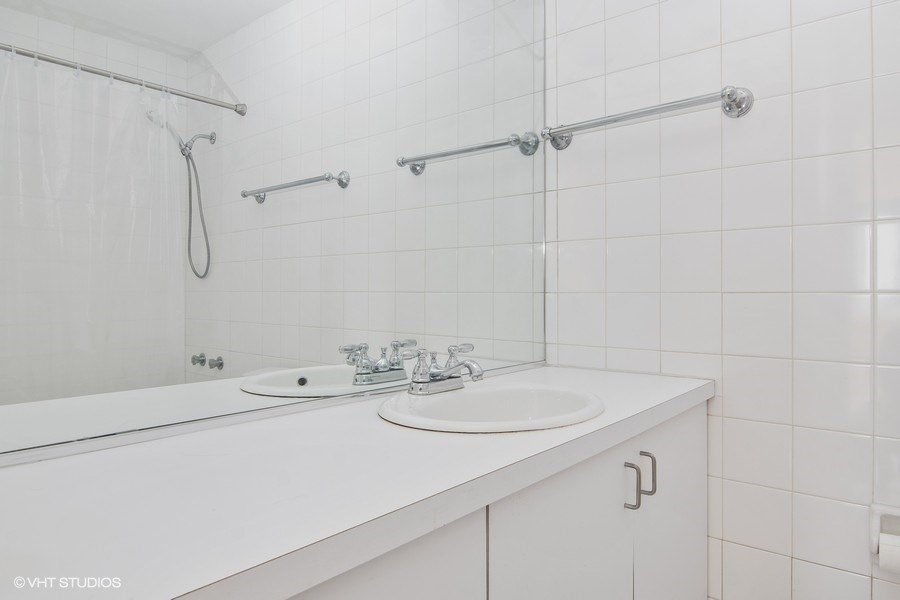 70 W Burton Place #805F, Chicago, IL 60610