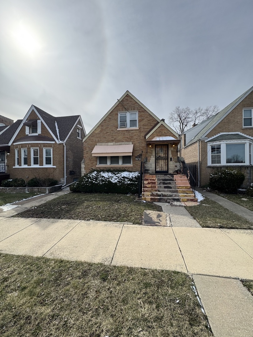 10210 S Prairie Avenue, Chicago, IL 60628