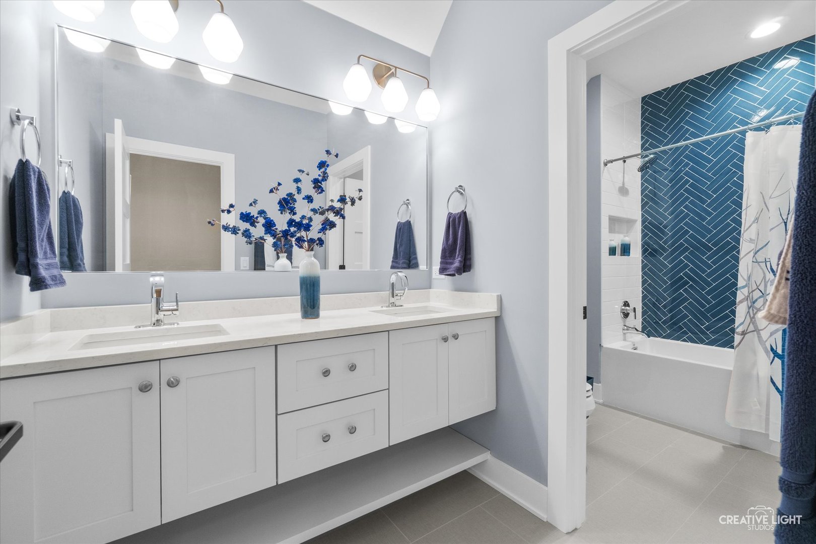 1862 W Wiesbrook Road, Wheaton, IL 60189