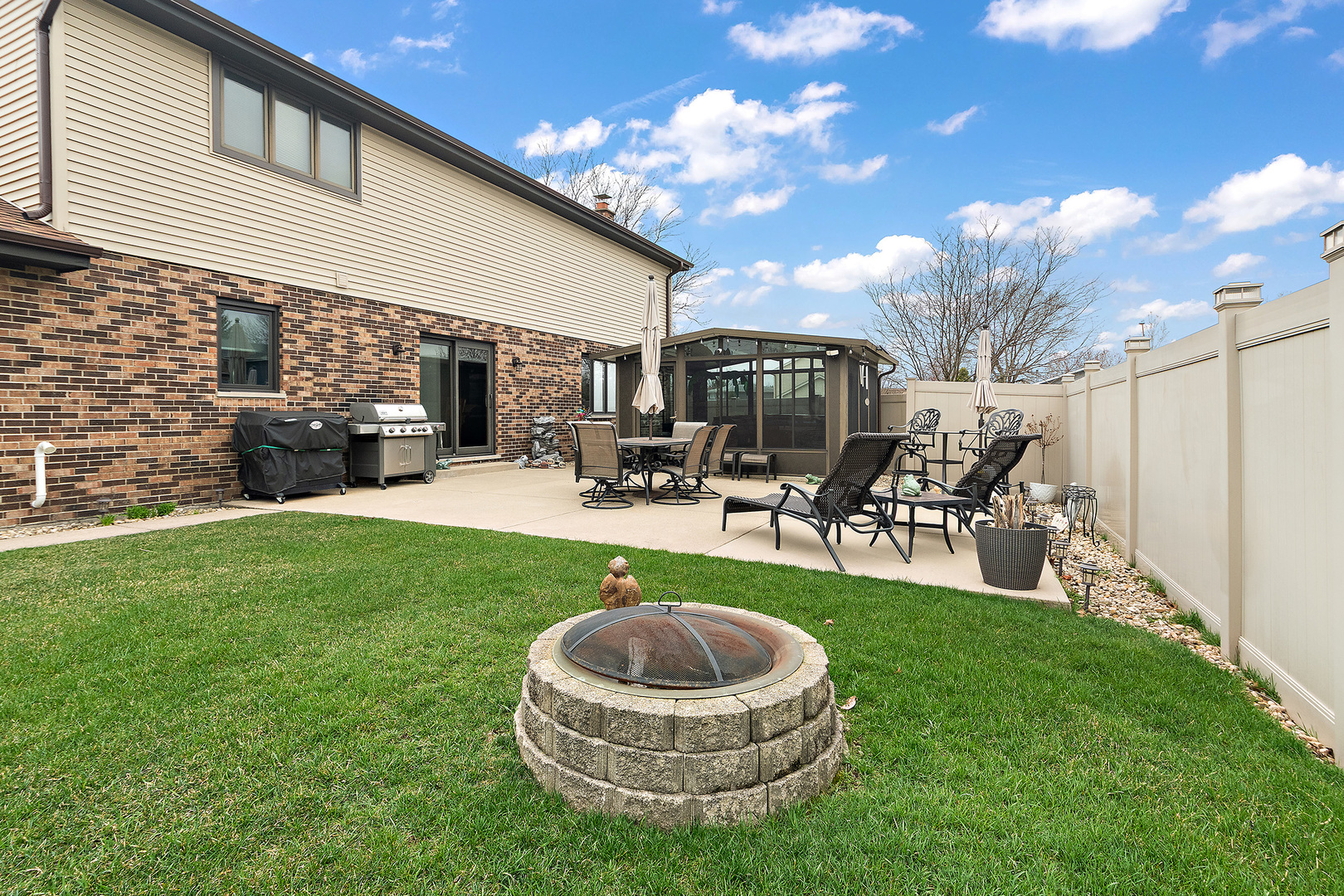 16748 Richards Drive, Tinley Park, IL 60477