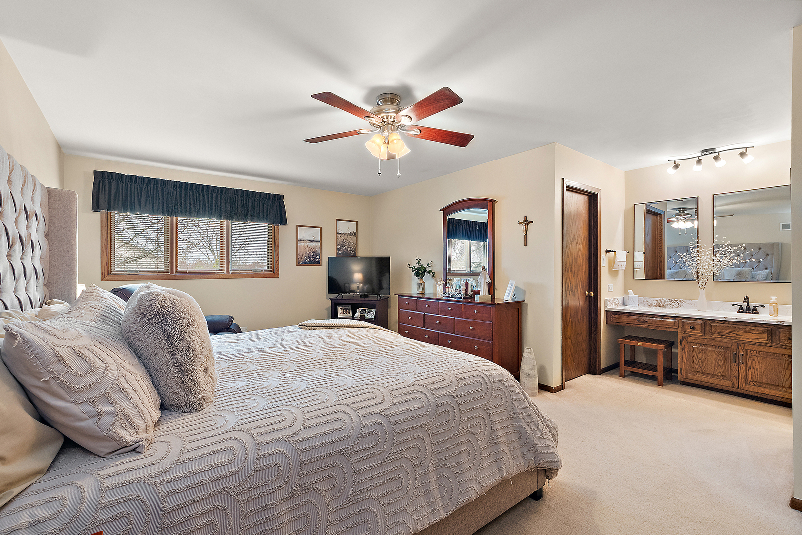 16748 Richards Drive, Tinley Park, IL 60477