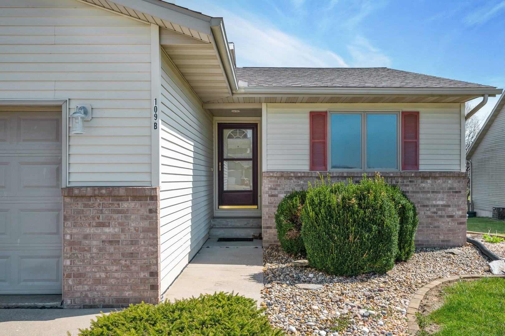 109 E Lake Court #B, Atlanta, IL 61723