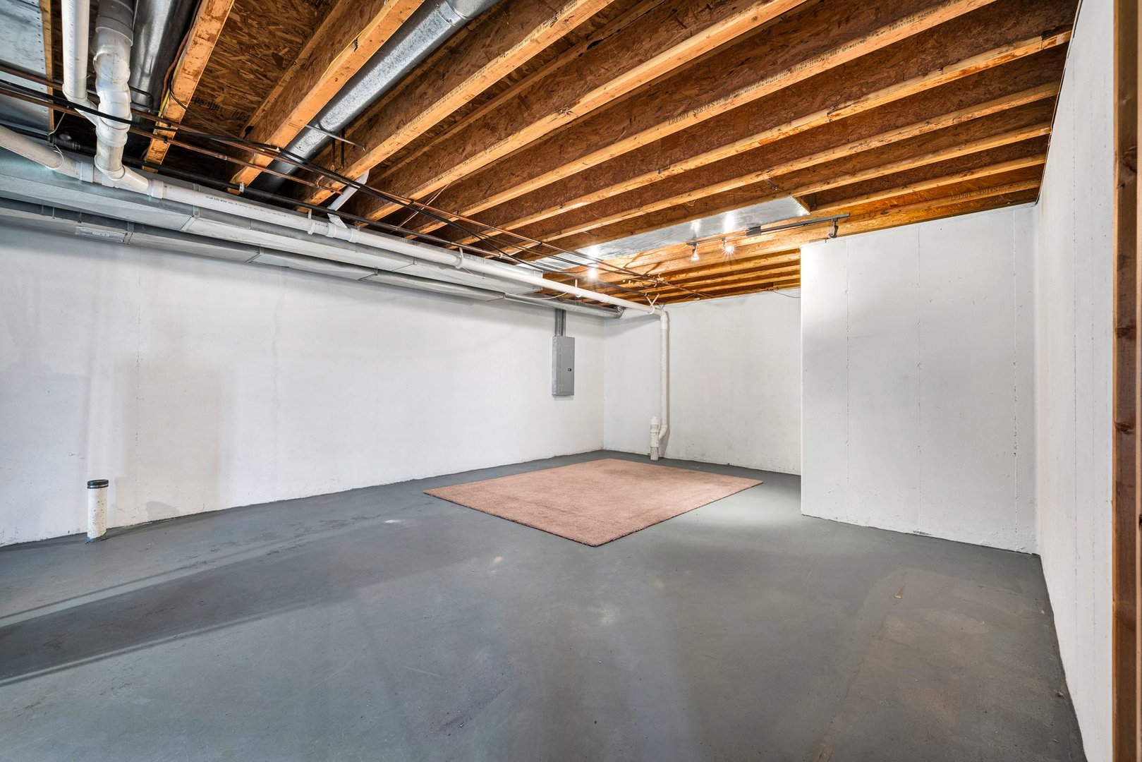 109 E Lake Court #B, Atlanta, IL 61723