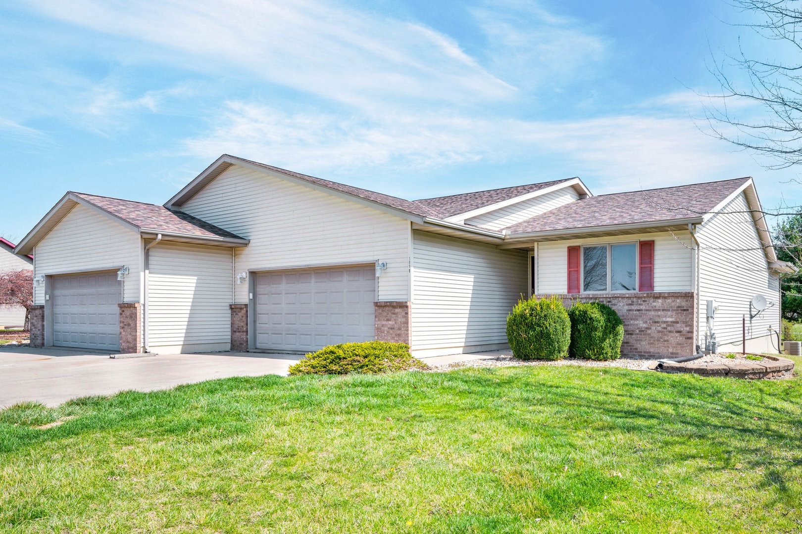 109 E Lake Court #B, Atlanta, IL 61723