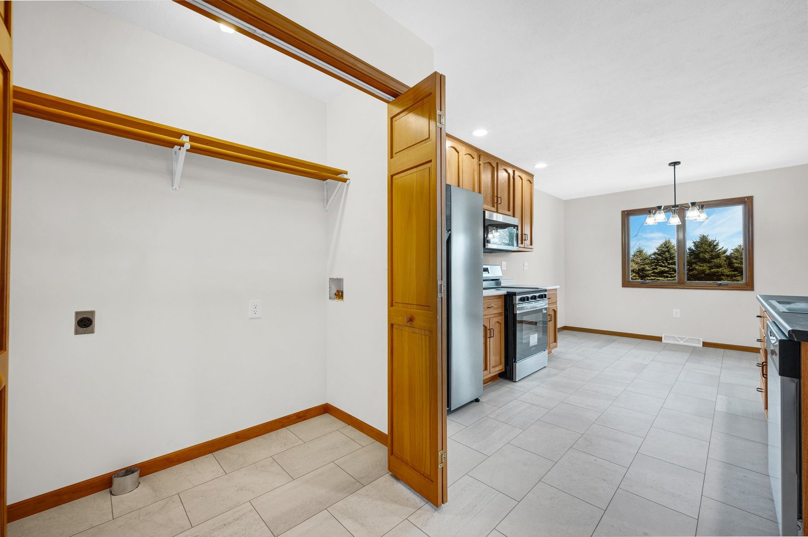 109 E Lake Court #B, Atlanta, IL 61723