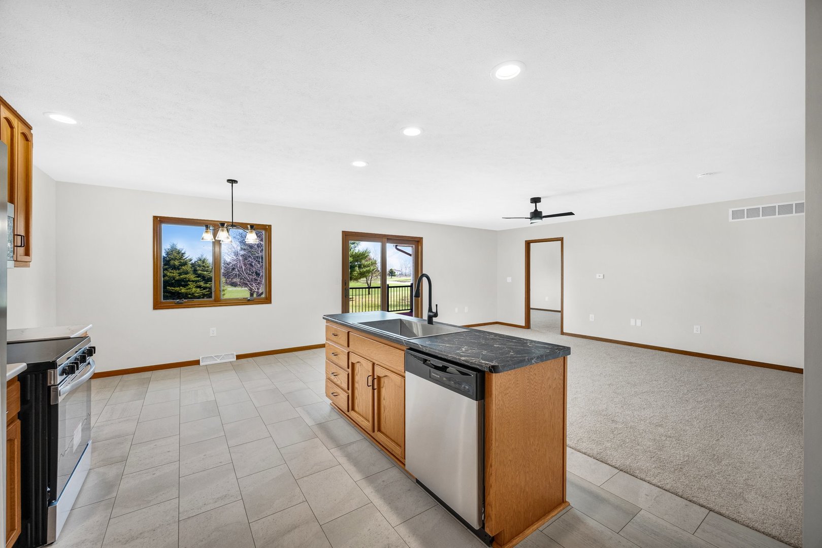 109 E Lake Court #B, Atlanta, IL 61723