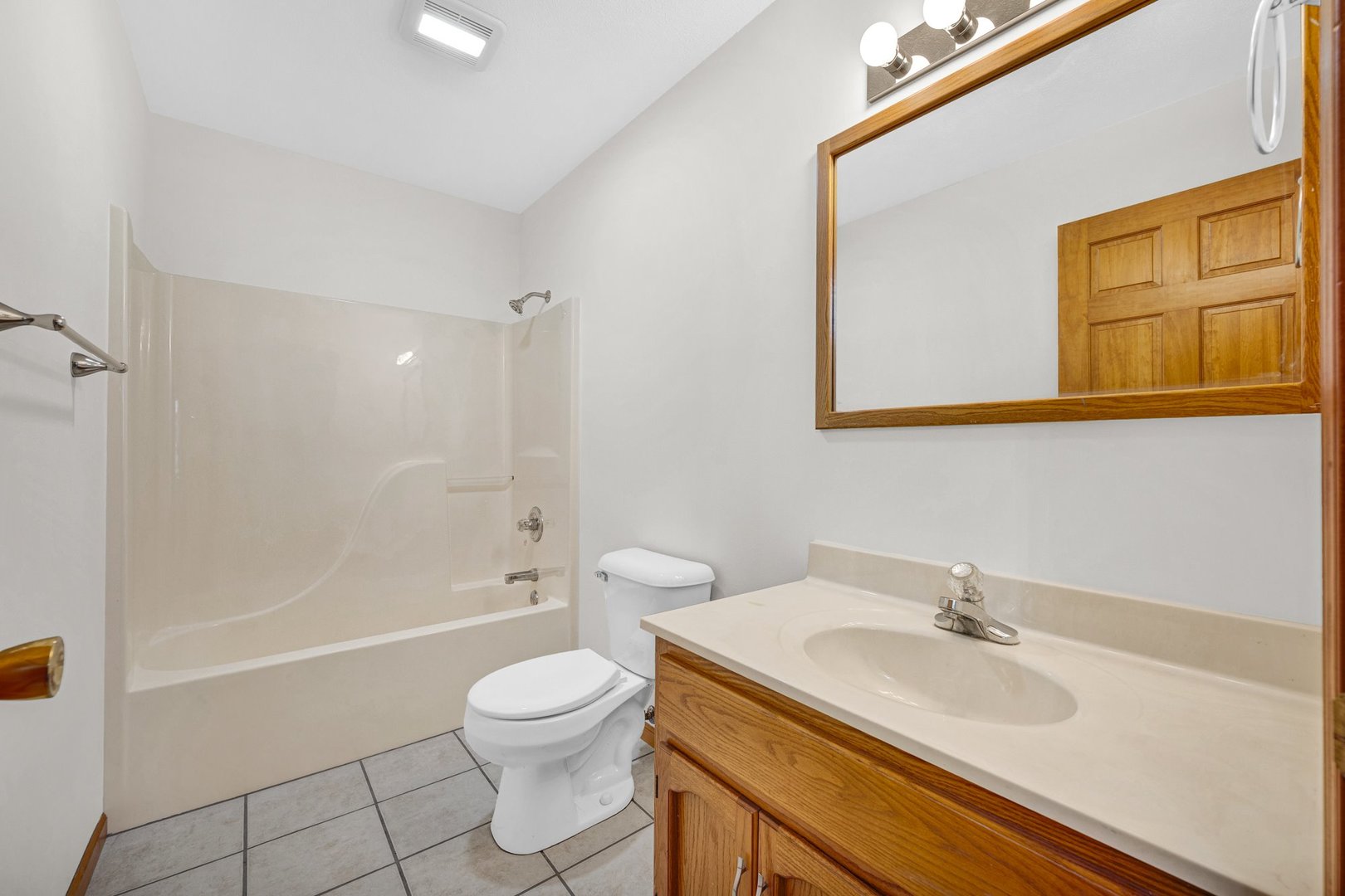 109 E Lake Court #B, Atlanta, IL 61723