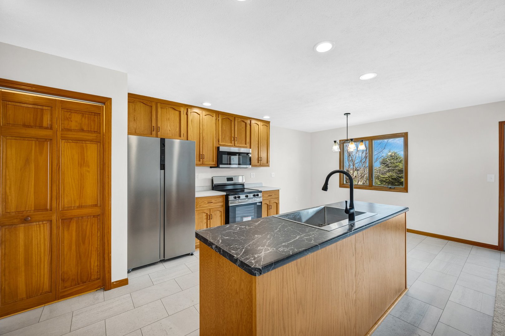 109 E Lake Court #B, Atlanta, IL 61723