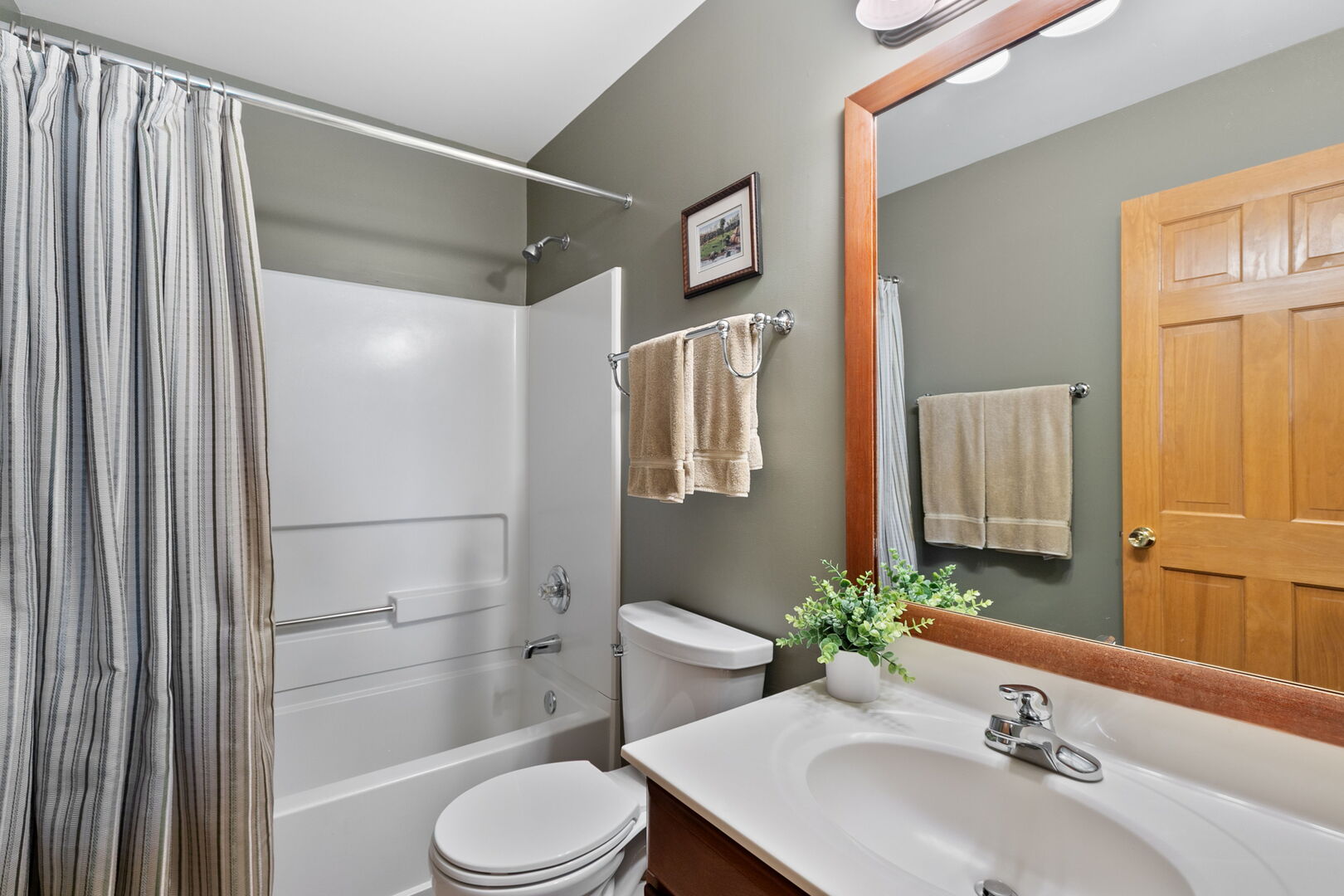 2311 W CASCADE Circle, Round Lake, IL 60073