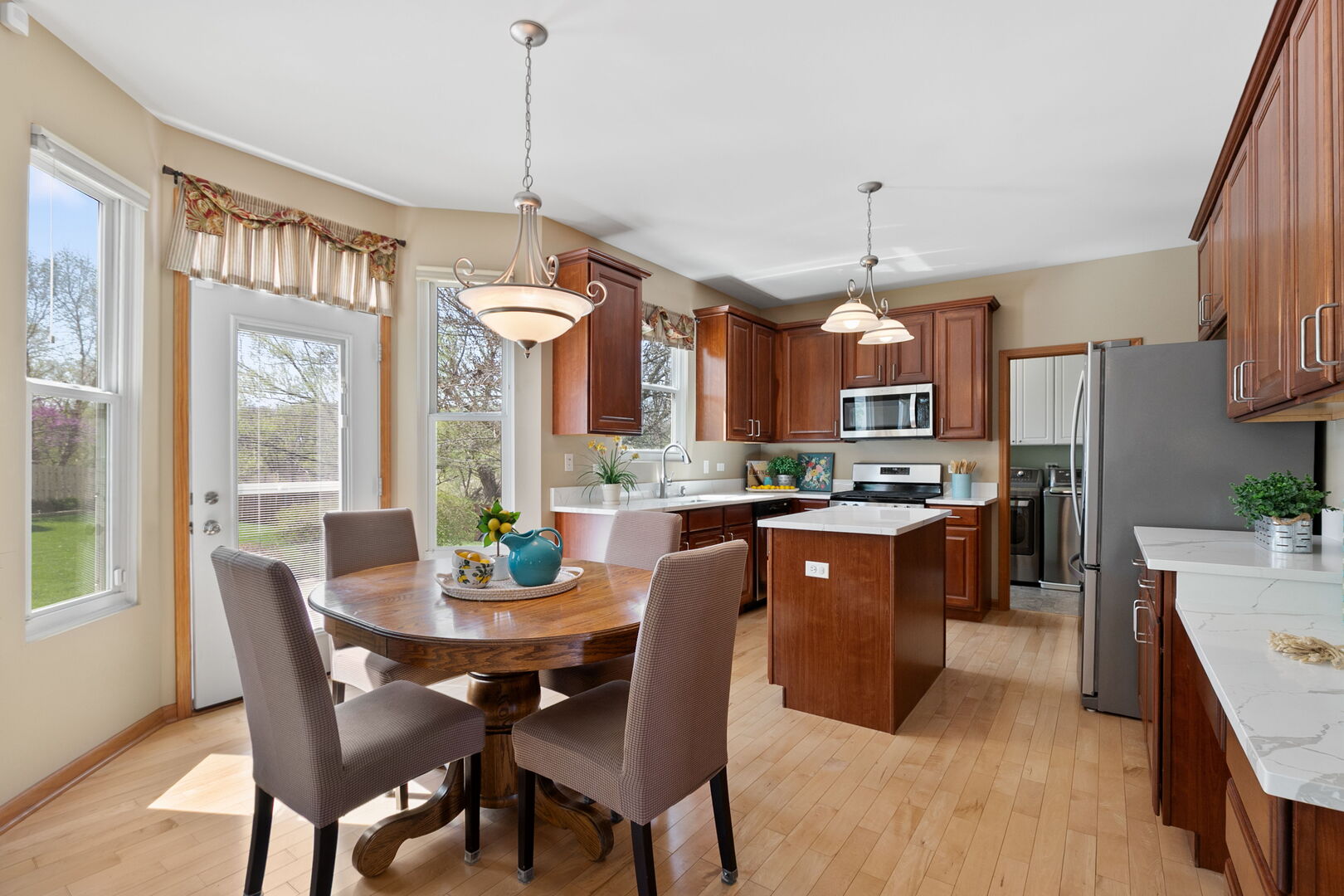 2311 W CASCADE Circle, Round Lake, IL 60073