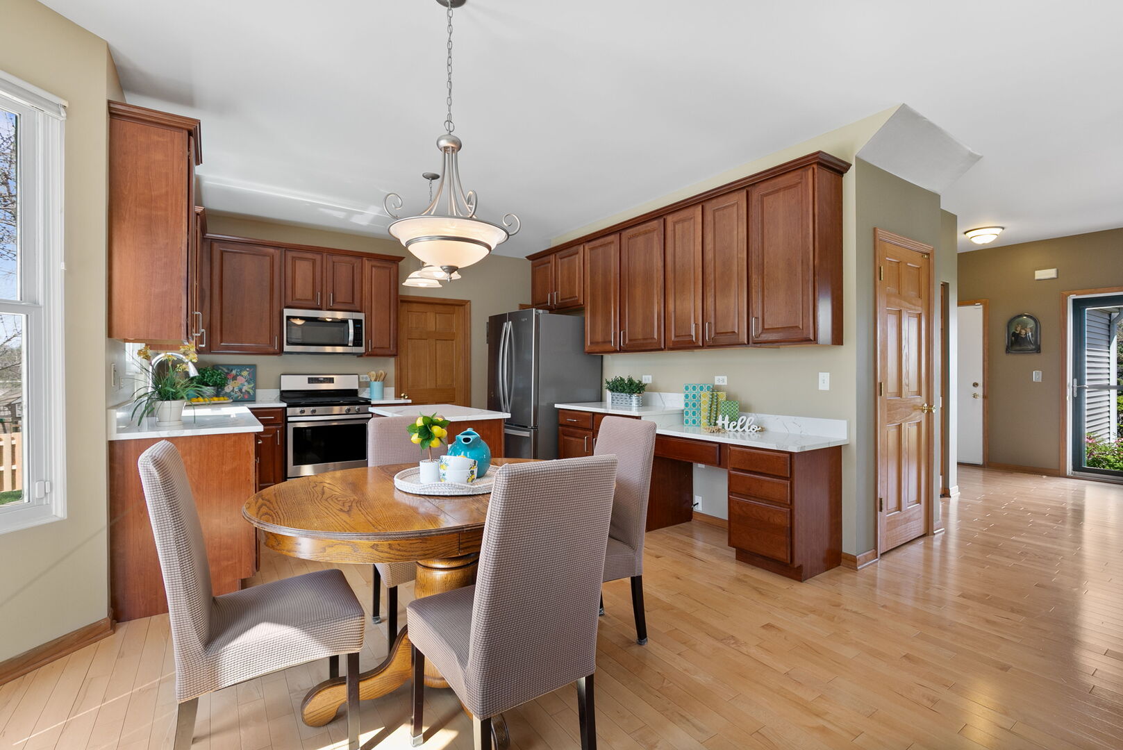 2311 W CASCADE Circle, Round Lake, IL 60073