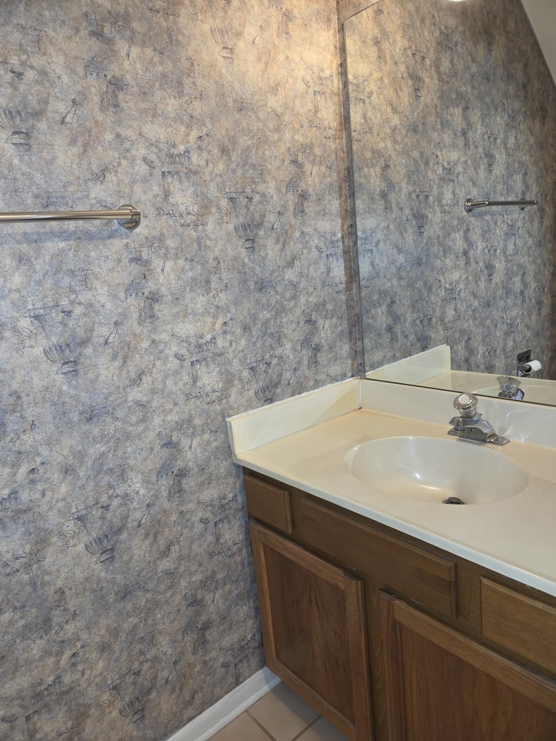 1115 Regency Court, Schaumburg, IL 60193