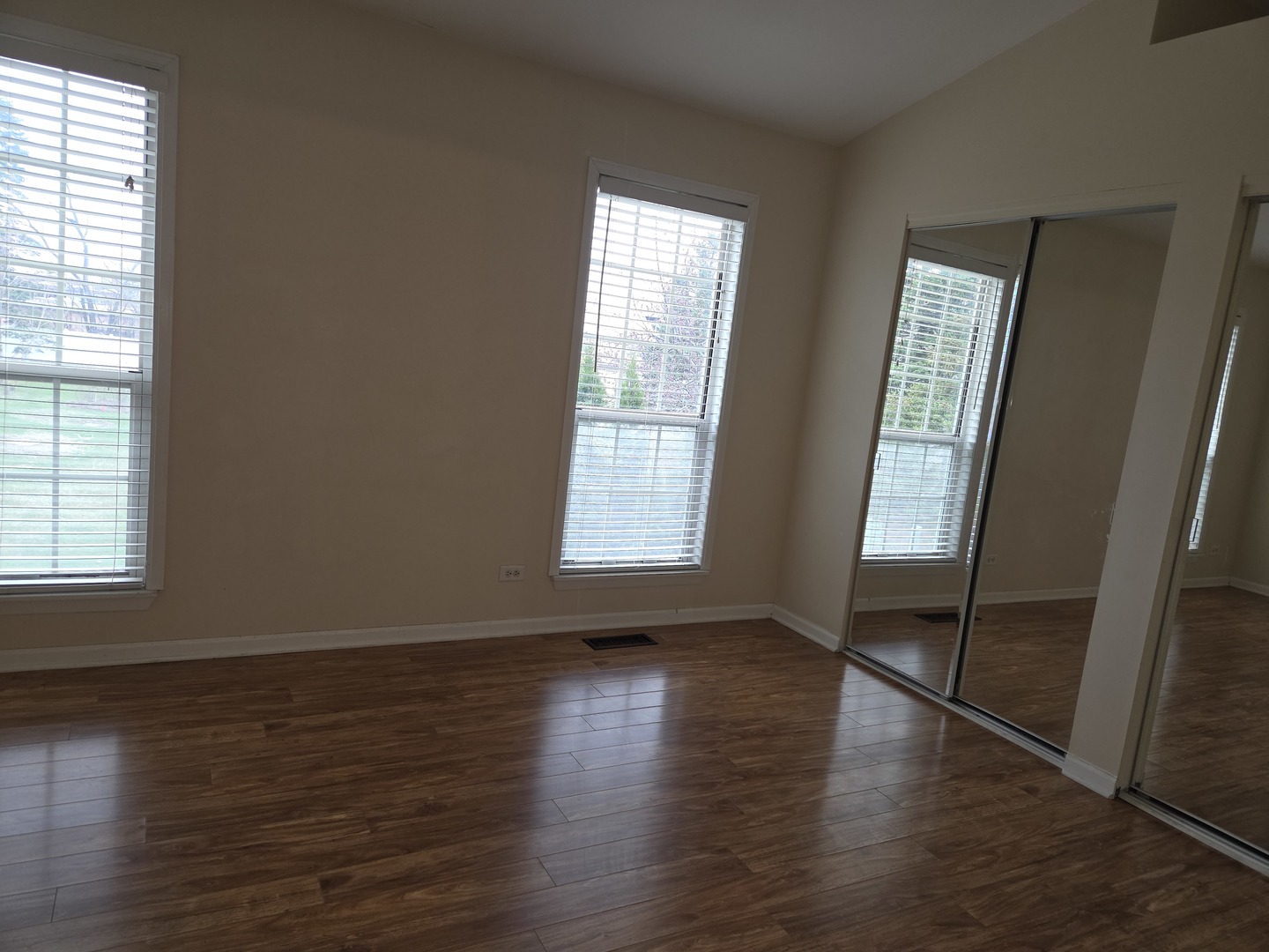 1115 Regency Court, Schaumburg, IL 60193