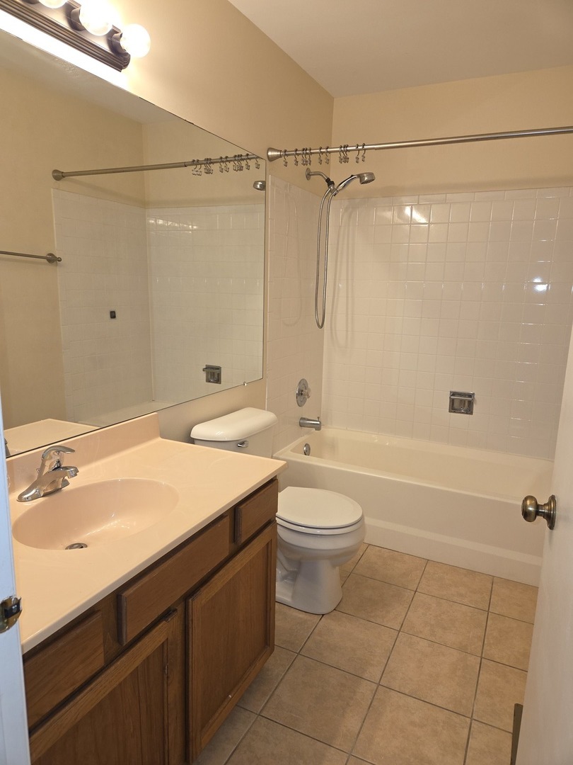 1115 Regency Court, Schaumburg, IL 60193