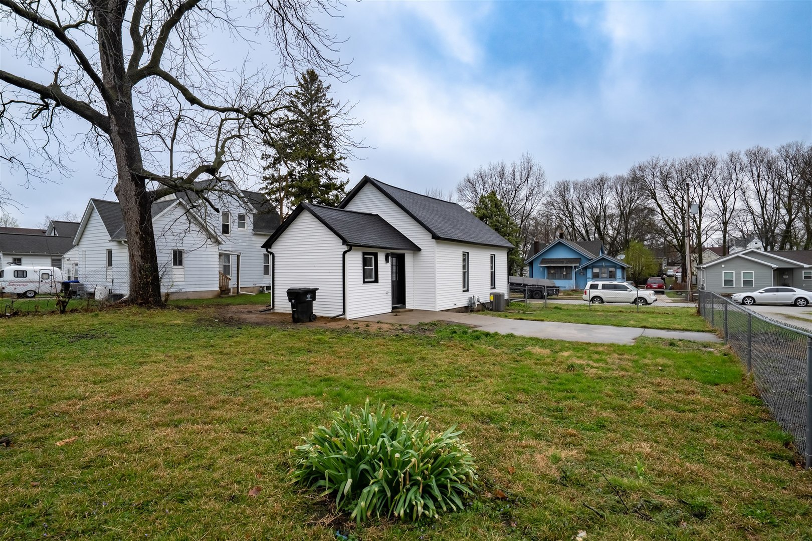 1022 W Taylor Street, Bloomington, IL 61701