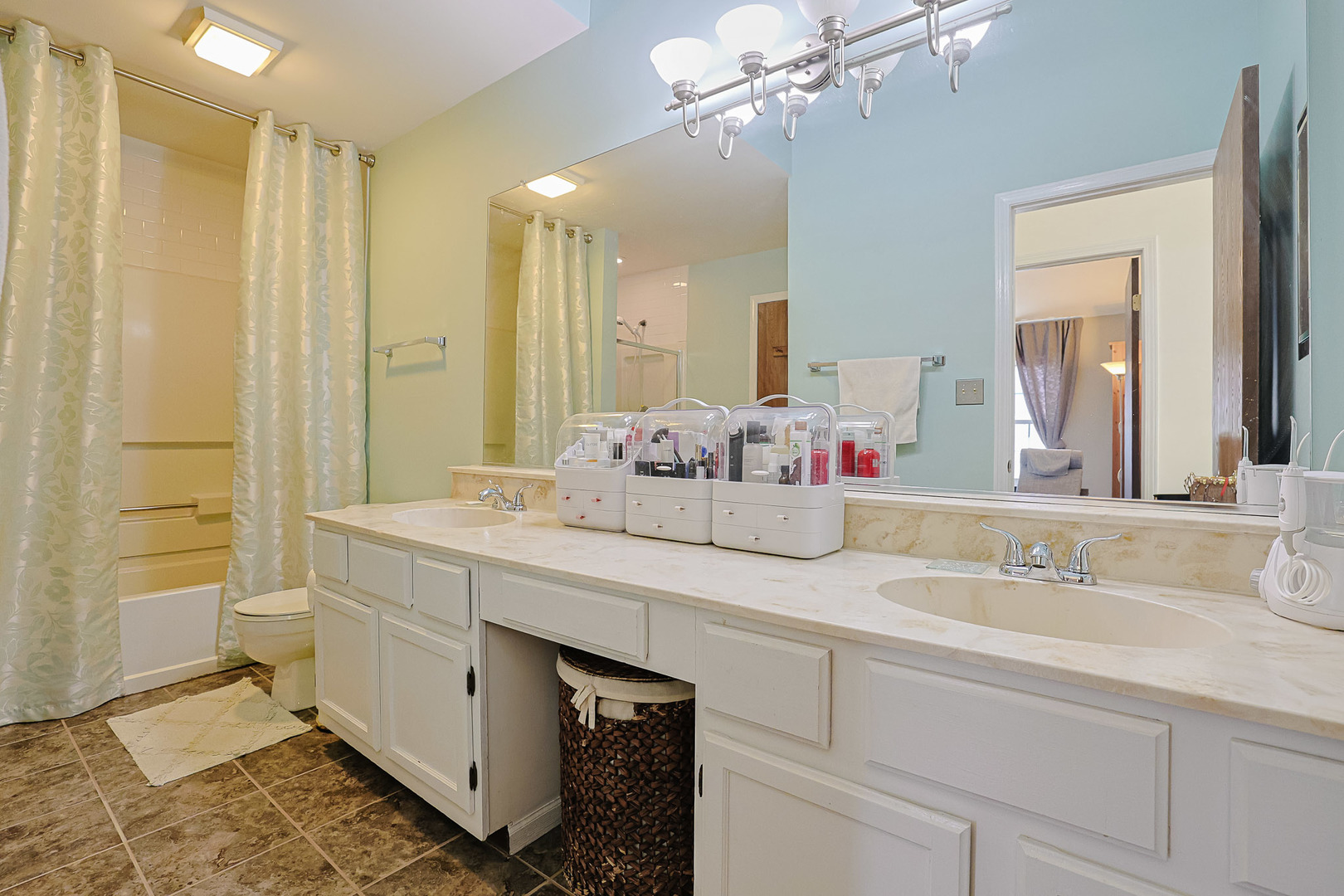 3S094 Timber Drive, Warrenville, IL 60555