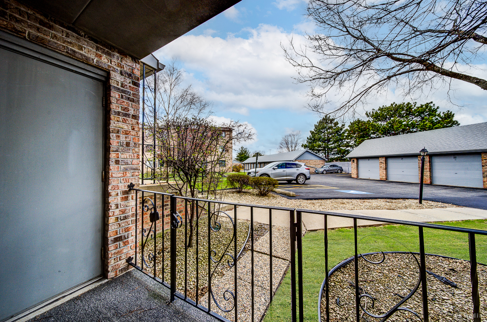 13240 W Circle Drive Parkway #304, Crestwood, IL 60418