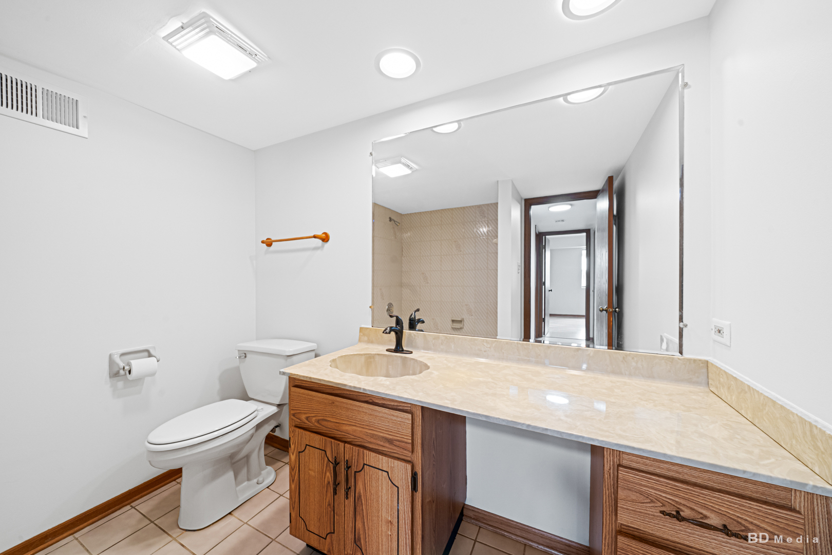 13240 W Circle Drive Parkway #304, Crestwood, IL 60418