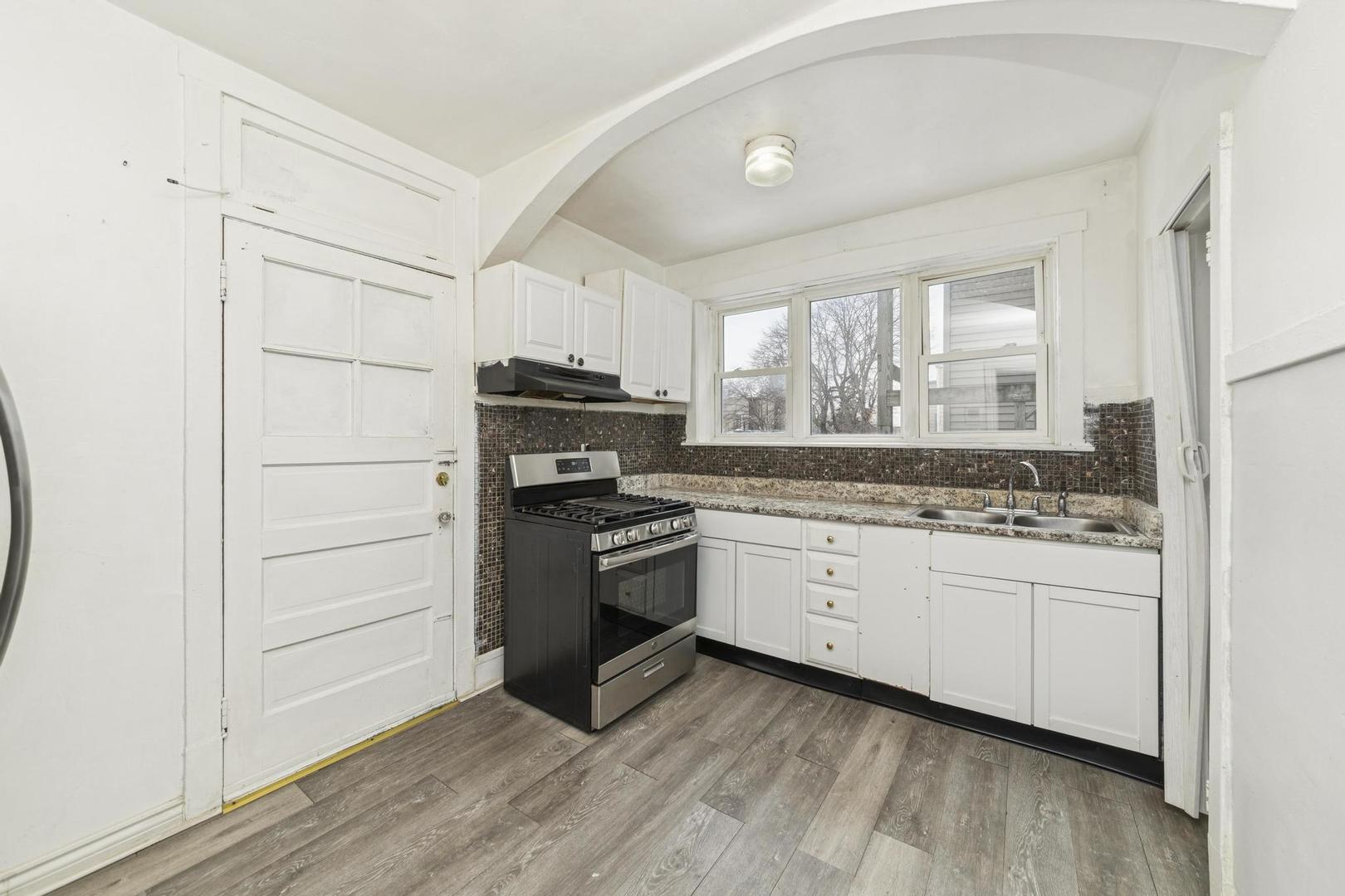 6206 N Francisco Avenue #2B, Chicago, IL 60659