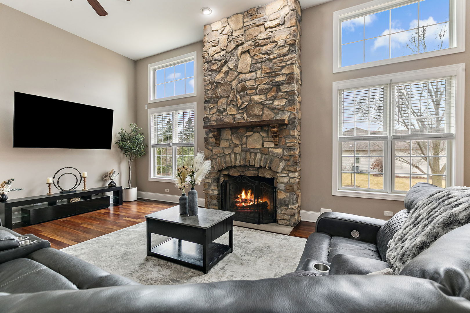 1211 Coyote Trail, Hampshire, IL 60140