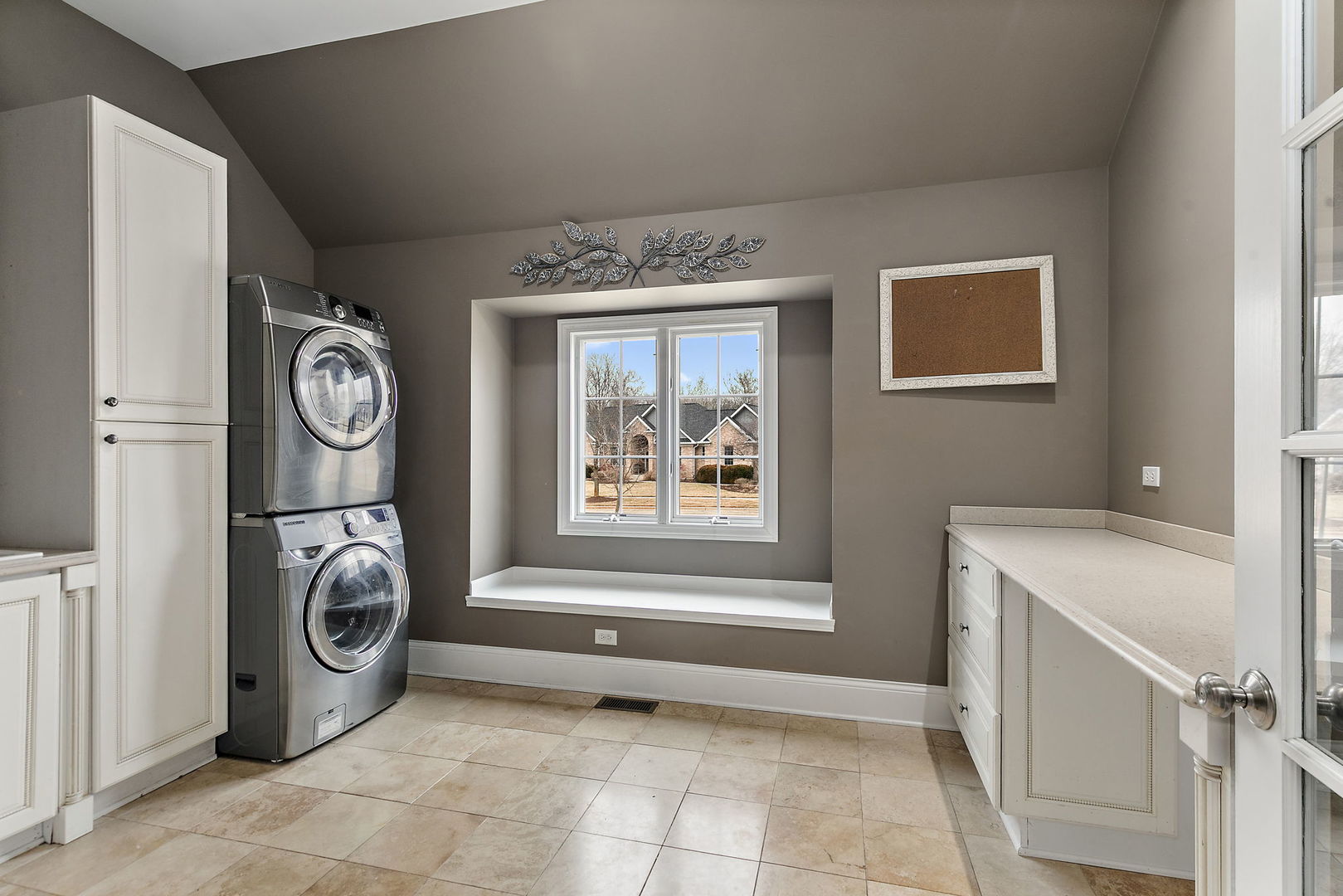 1211 Coyote Trail, Hampshire, IL 60140