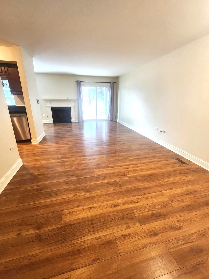 43 Foxcroft Boulevard #135, Naperville, IL 60565