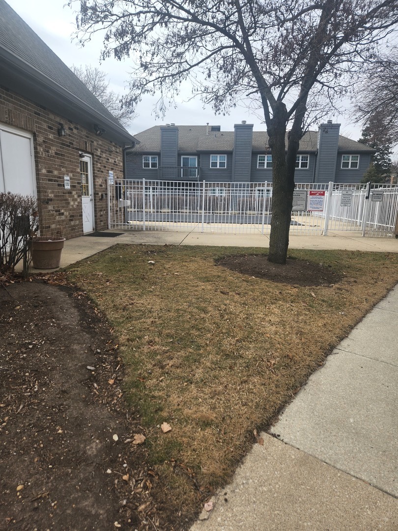 43 Foxcroft Boulevard #135, Naperville, IL 60565