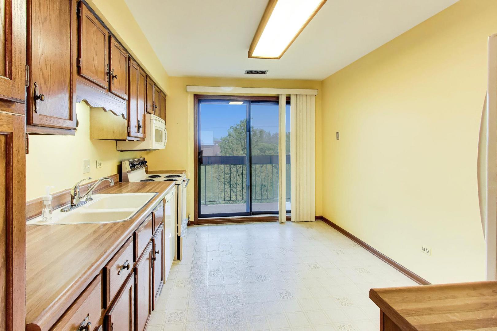 245 Windsor Lane #C, Willowbrook, IL 60527