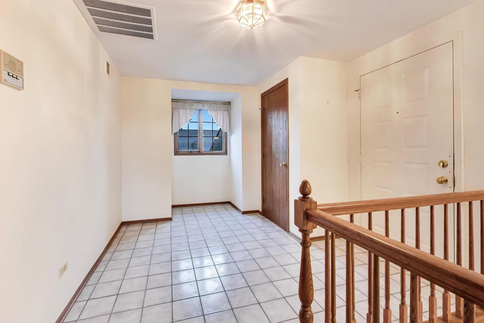 245 Windsor Lane #C, Willowbrook, IL 60527